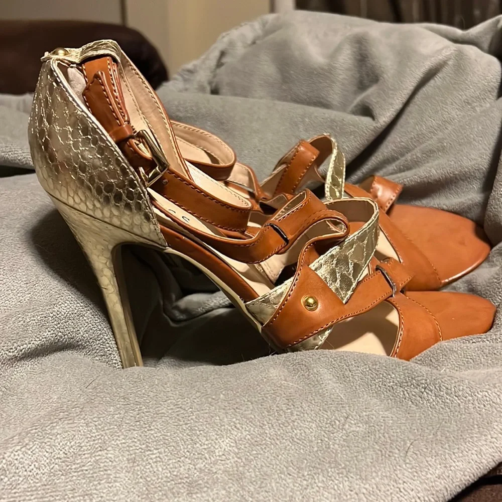 Guess Heel